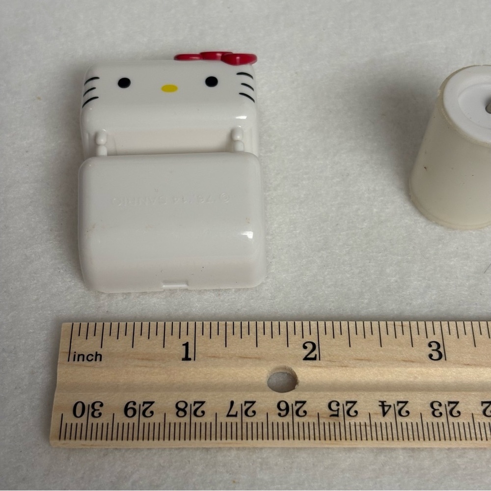 HELLO KITTY Mini Lint Roller Keychain White Cat - Picture 8 of 16